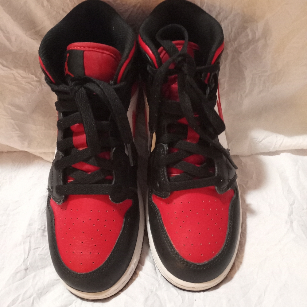 Nike Air Jordan 1 Mid 6Y(7.5 women) 🚺 - Picture 5 of 15